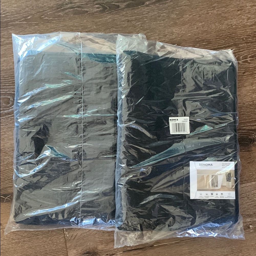 Sonoma The Ultimate Bath Towel. Set of 2. Black. Waffle Knit Texture.